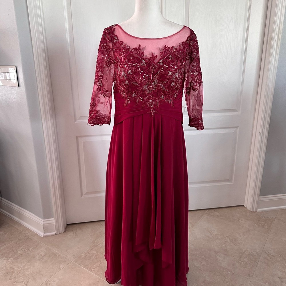 Elegant Burgundy Lace Evening Dress